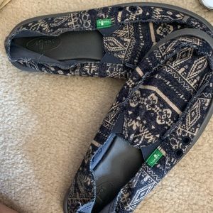 Sanuk sidewalk surfers